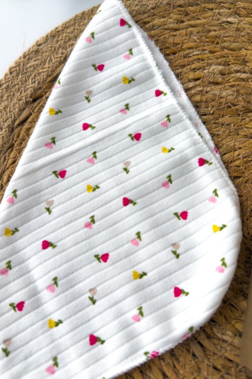 7Lİ AĞIZ SİLME MENDİLİ LALE DESENLİ